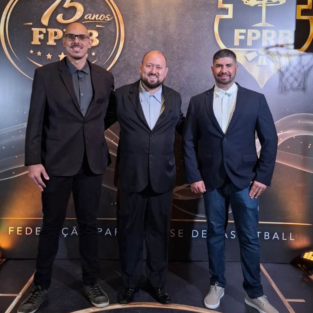 Professores do Projeto “Eu Cuido” participam de capacitação e celebração dos 75 anos da Federação Paranaense de Basquete